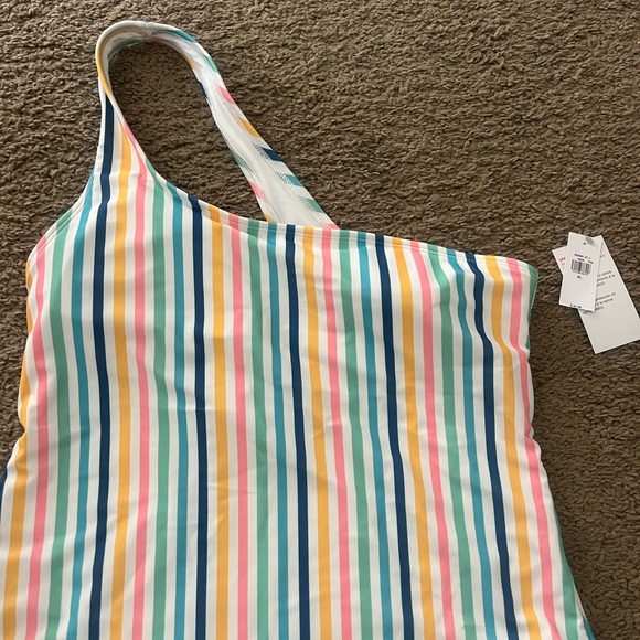 NWT Old Navy women’s one shoulder swimsuit. Size XL - Picture 3 of 3